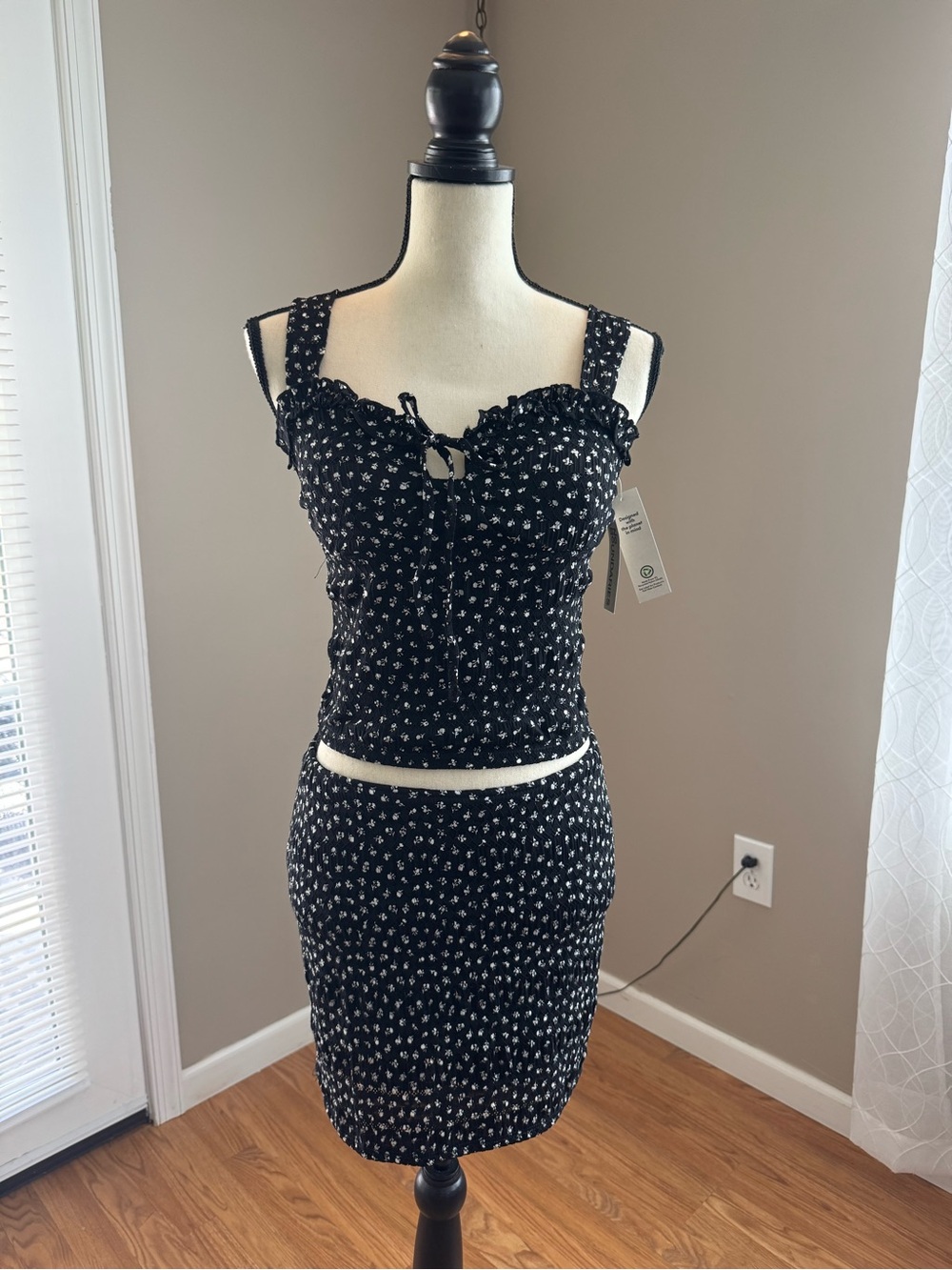 No Boundaries Black Floral Lace 2 Piece Set NWT M 8-10 Mini Skirt